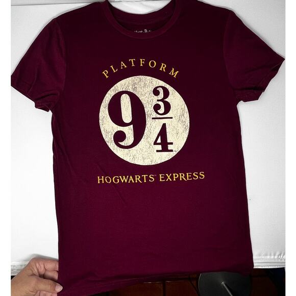 Harry Potter Platform 9 3/4 Hogwarts Express Women's Tshirt size S Pre-Owned - Picture 1 of 9